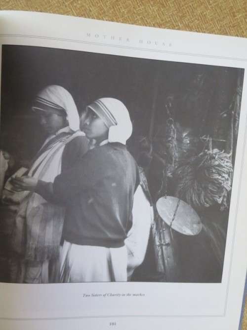 MOTHER TERESA  A LIfe in Pictures  by Roger Royle & Gary Woods