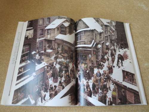 CHARLES DICKENS CHRISTMAS CAROL  Illustrated by Roberto Innocenti