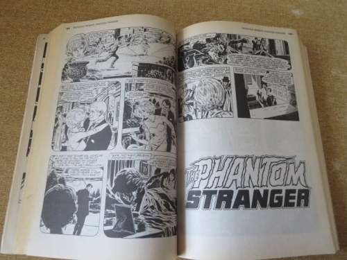 COMICS: DC SHOWCASE PRESENTS - THE PHANTOM STRANGER