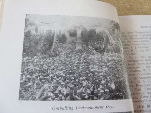 EEUFEES-GEDENKALBUM BURGERSDORP 1846 - 1946  deur P. J. T. de Wet