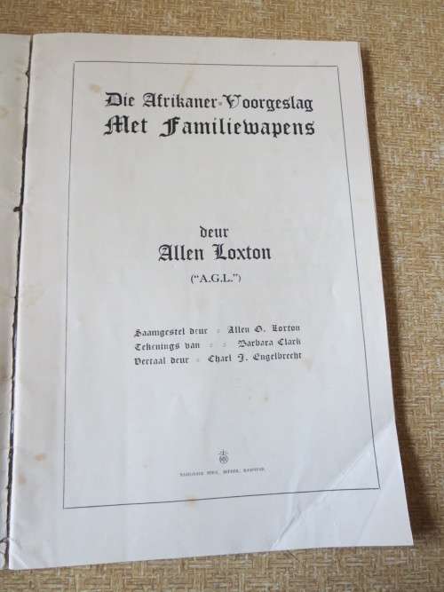 DIE AFRIKANER-VOORGESLAG MET FAMILIEWAPENS  deur Allen Loxton (`A.G.L.`)