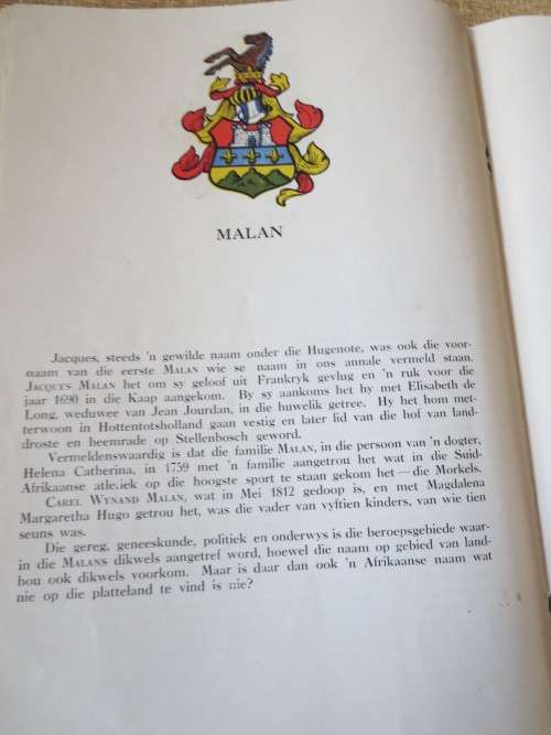 DIE AFRIKANER-VOORGESLAG MET FAMILIEWAPENS  deur Allen Loxton (`A.G.L.`)