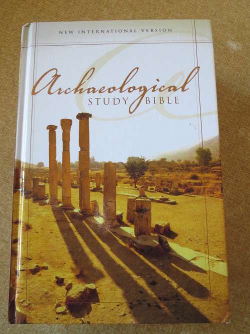 ARCHAEOLOGICAL STUDY BIBLE Illustrated walk through Biblical History and Culture