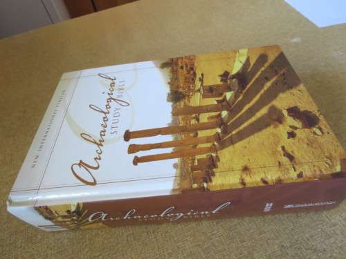 ARCHAEOLOGICAL STUDY BIBLE Illustrated walk through Biblical History and Culture