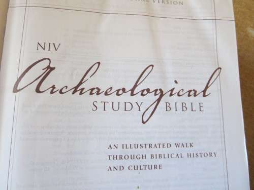 ARCHAEOLOGICAL STUDY BIBLE Illustrated walk through Biblical History and Culture