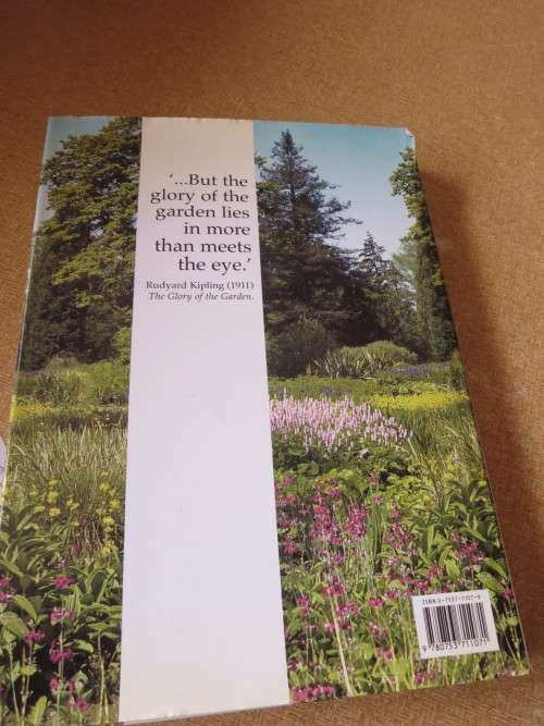 HISTORY OF THE GARDEN  Its Evolution & Design  by Howard Loxton