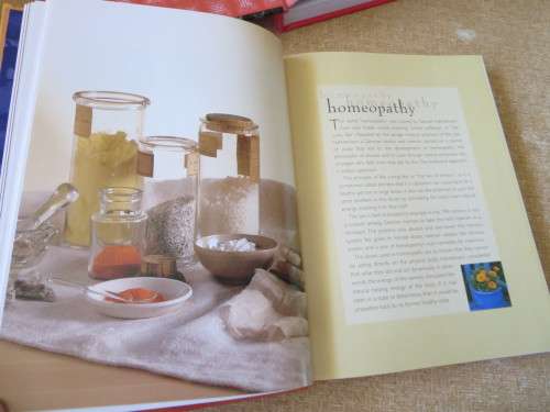 FENG SHUI - HEALTH, HARMONY & HAPPINESS  by Gill Hale and Mark Evans respectively (SLIPCASE)