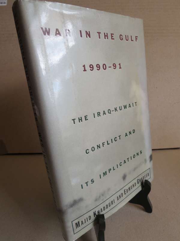 WAR IN THE GULF 1990 - 91 The Iraq-Kuwait conflict and its implications by M Khadduri & E Ghareeb