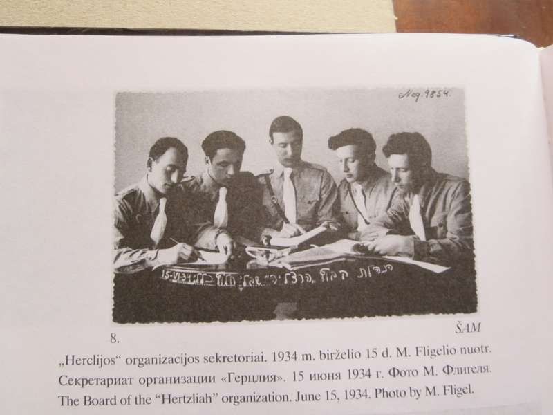 THE SIAULIAI GHETTO: LISTS OF PRISONERS 1942  Siauliu getas: kaliniu sarasai