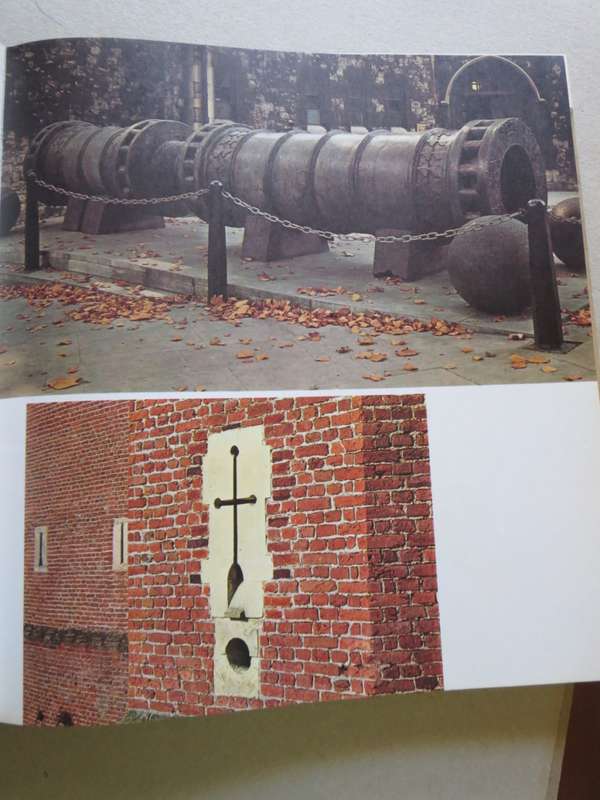 GUNS  by Dudley Pope  Drawings by Max Millar