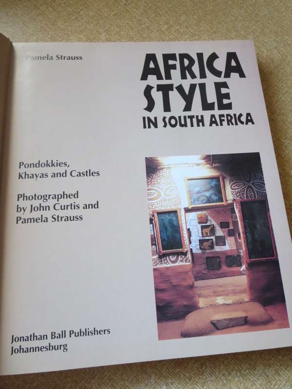 AFRICA STYLE IN SOUTH AFRICA - Pondokkies, Khayas & Castles  by Pamela Strauss (Architecture)