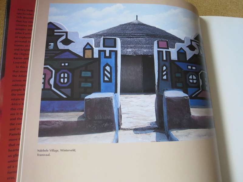 AFRICA STYLE IN SOUTH AFRICA - Pondokkies, Khayas & Castles  by Pamela Strauss (Architecture)