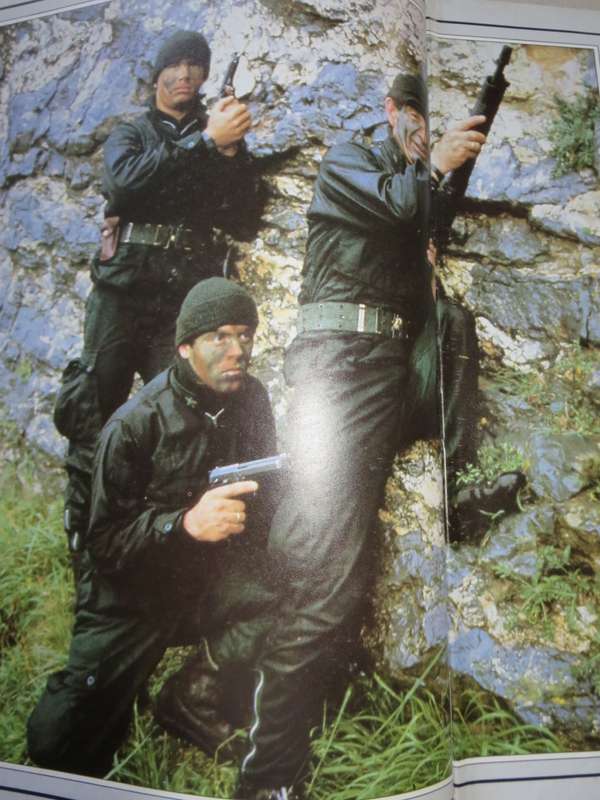 THE WORLD`S ELITE FORCES. Walter N. Lang