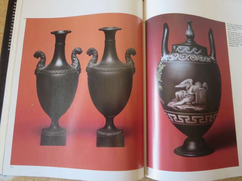 THE COLLECTOR`S WEDGWOOD  by Robin Reilly