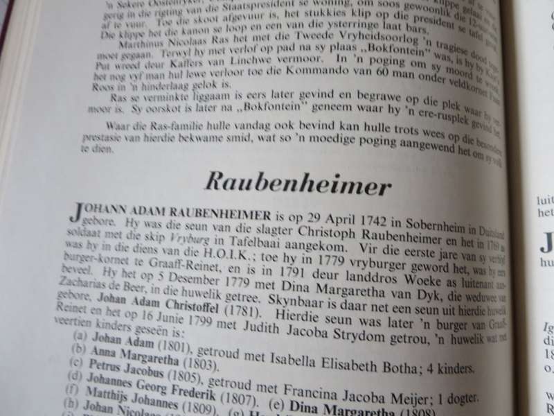 DIE AFRIKANER-FAMILIENAAMBOEK EN PERSONALIA  Saamgestel deur J. H. Redelinghuys