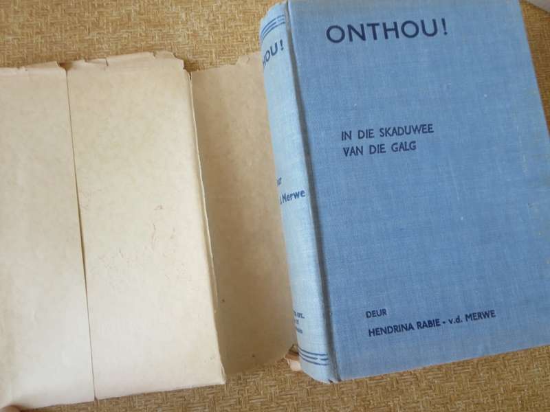 ONTHOU. In die Skaduwee van die Galg deur Hendrina Rabie-van der Merwe. (Anglo-Boereoorlog.  (P)
