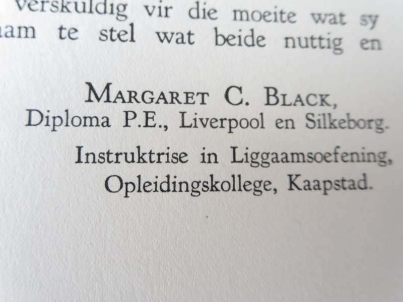 SUID-AFRIKAANSE VOLKSPELETJIES saamgestel deur Juin du Toit.  (P)