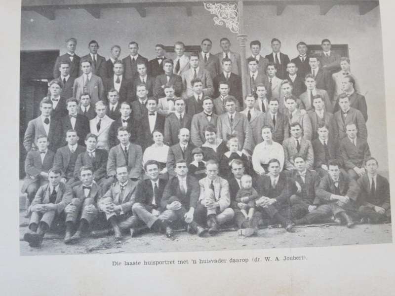 GEDENKBOEK VAN WILGENHOF 1903 - 1950  Uitgegee deur die Huiskomitee van Wilgenhof