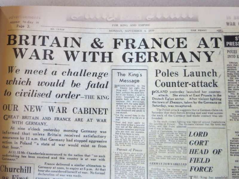 THE BLITZ ON BRITAIN. Day by Day - The headlines as they were made. Maureen Hill & James Alexander.