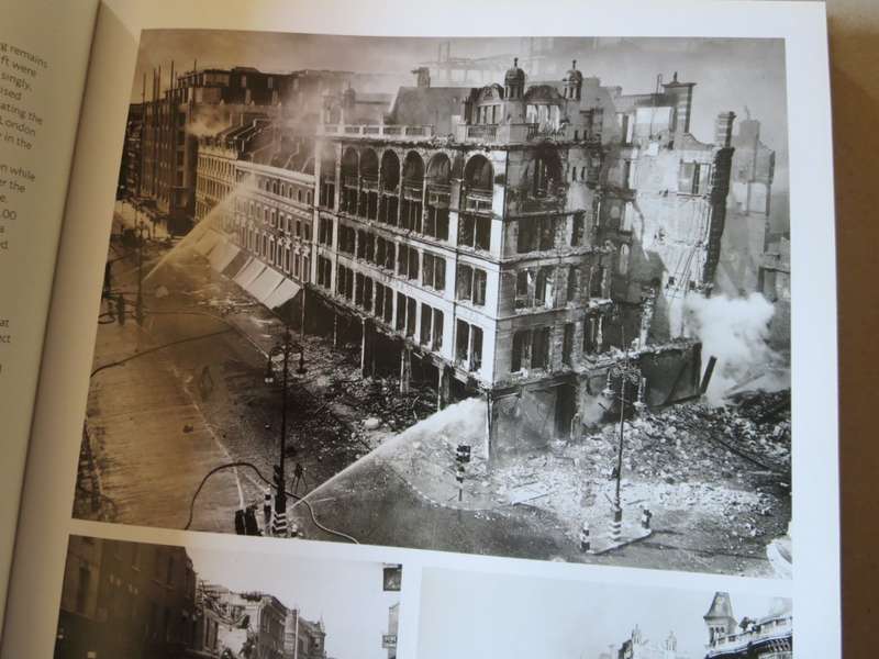 THE BLITZ ON BRITAIN. Day by Day - The headlines as they were made. Maureen Hill & James Alexander.