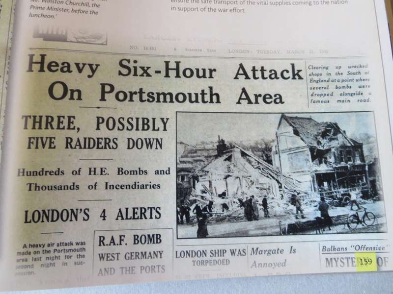 THE BLITZ ON BRITAIN. Day by Day - The headlines as they were made. Maureen Hill & James Alexander.