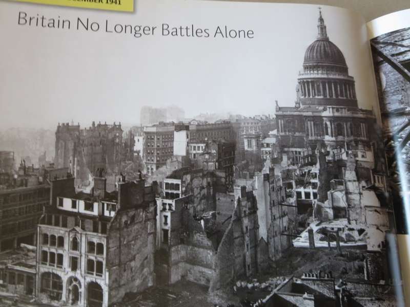 THE BLITZ ON BRITAIN. Day by Day - The headlines as they were made. Maureen Hill & James Alexander.