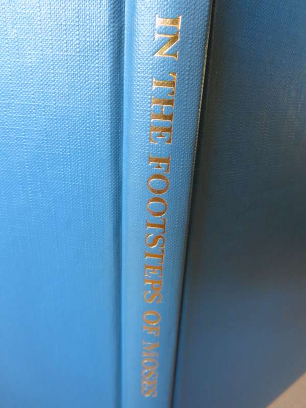 IN THE FOOTSTEPS OF MOSES. Moshe Pearlman.