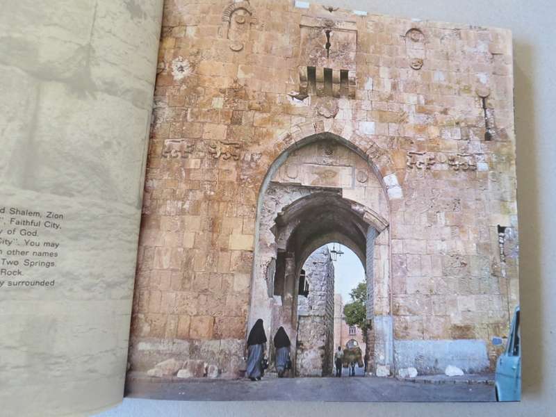 THY GATES OH JERUSALEM. Peter Merom. Text by Moshe Ben-Shaul.