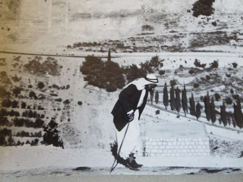 THY GATES OH JERUSALEM. Peter Merom. Text by Moshe Ben-Shaul.