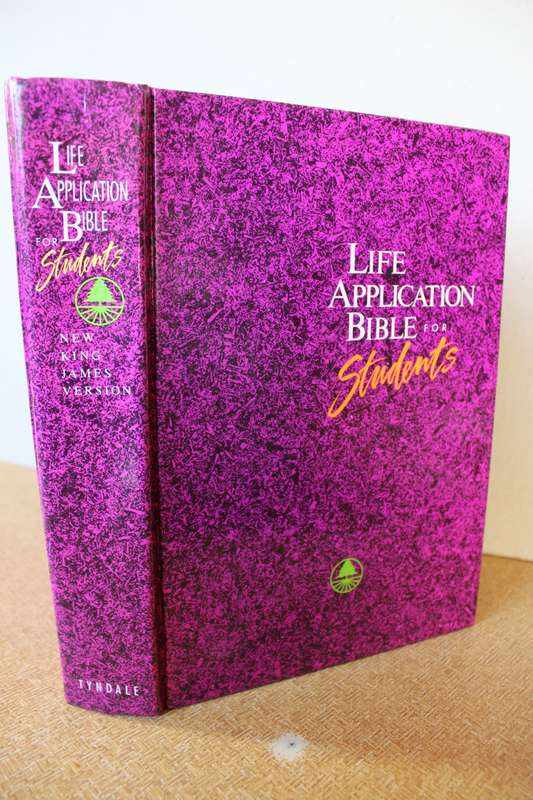 LIFE APPLICATION BIBLE FOR STUDENTS.