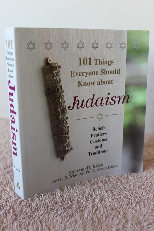 101 THINGS EVERYONE SHOULD KNOW ABOUT JUDAISM by Richard D. Bank / James B. Wiggins.