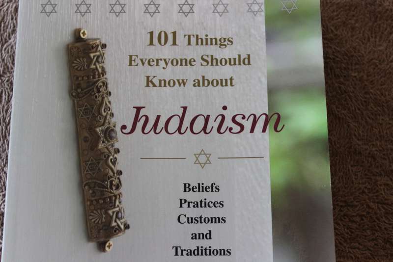 101 THINGS EVERYONE SHOULD KNOW ABOUT JUDAISM by Richard D. Bank / James B. Wiggins.