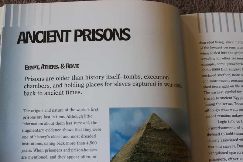 NOTORIOUS PRISONS. Scott Christianson.
