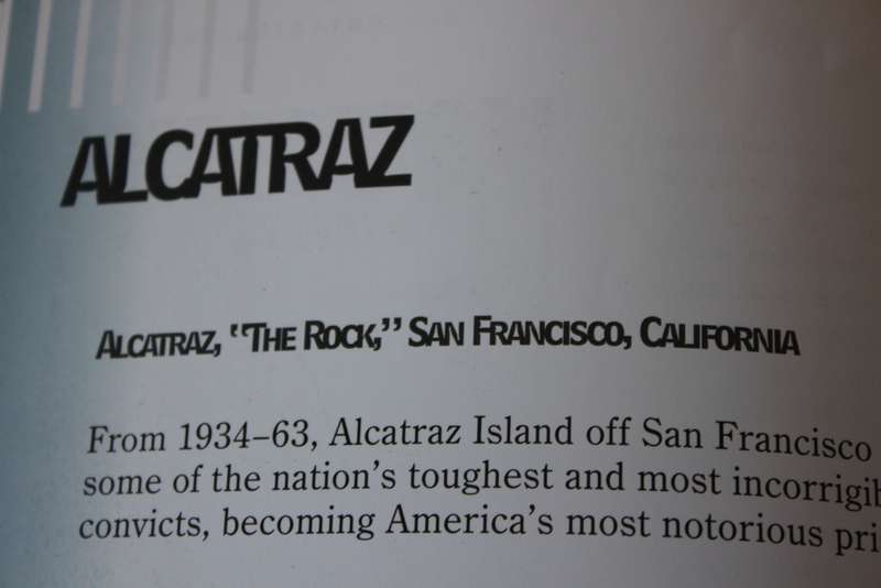 NOTORIOUS PRISONS. Scott Christianson.