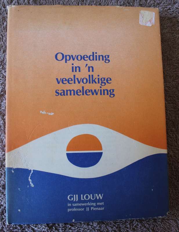 OPVOEDING IN `N VEELVOLKIGE SAMELEWING. G.J.J. Louw