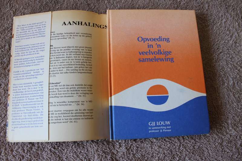 OPVOEDING IN `N VEELVOLKIGE SAMELEWING. G.J.J. Louw