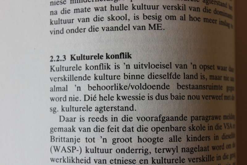 OPVOEDING IN `N VEELVOLKIGE SAMELEWING. G.J.J. Louw