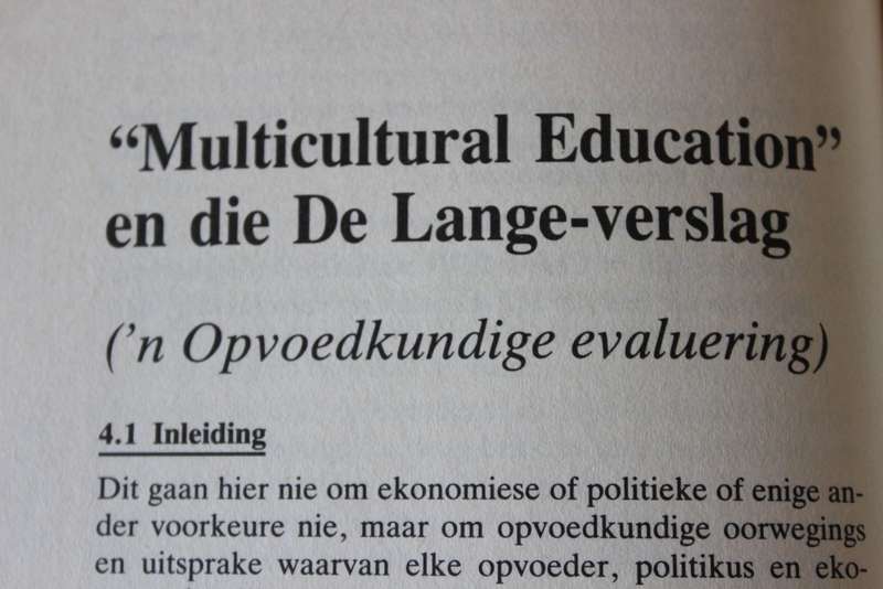OPVOEDING IN `N VEELVOLKIGE SAMELEWING. G.J.J. Louw