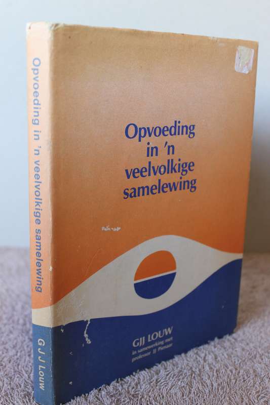 OPVOEDING IN `N VEELVOLKIGE SAMELEWING. G.J.J. Louw