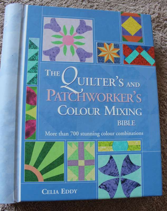 THE QUILTER`S AND PATCHWORKER`S COLOUR MIXING BIBLE. Celia Eddy.