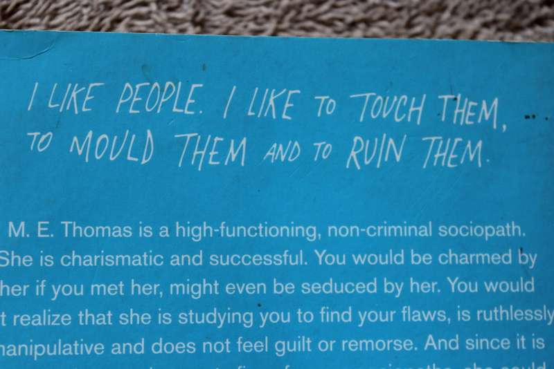 CONFESSIONS OF A SOCIOPATH. M.E. Thomas.