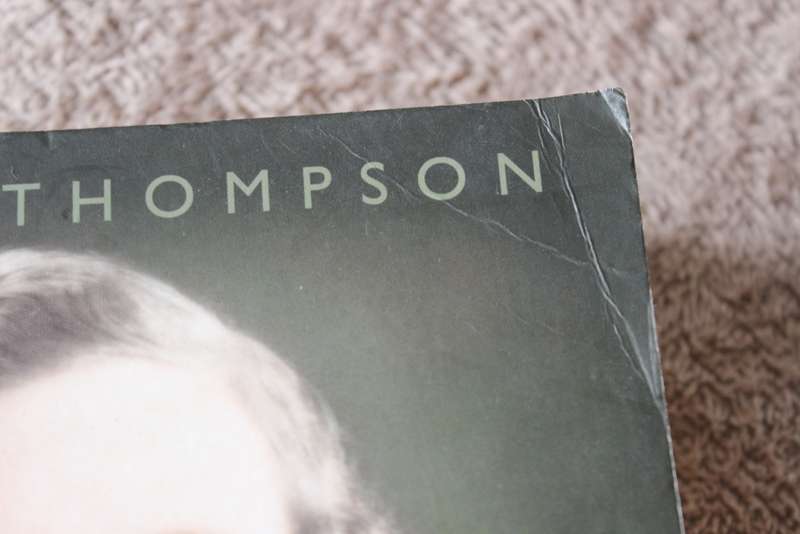 LAURA THOMPSON. AGATHA CHRISTIE. An English Mystery.