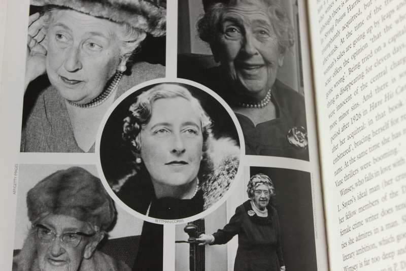 LAURA THOMPSON. AGATHA CHRISTIE. An English Mystery.