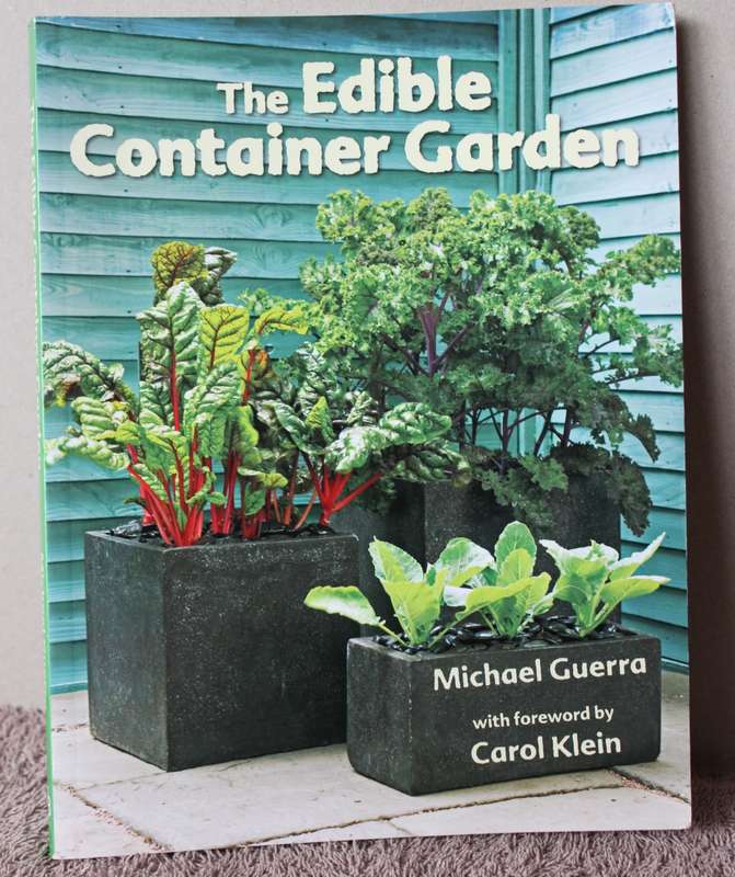 THE EDIBLE CONTAINER GARDEN. Michael Guerra.
