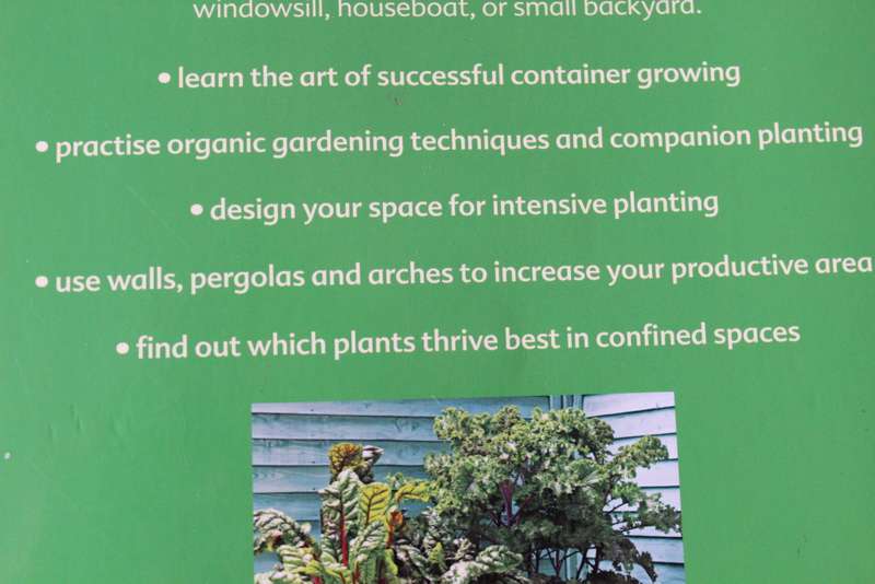 THE EDIBLE CONTAINER GARDEN. Michael Guerra.