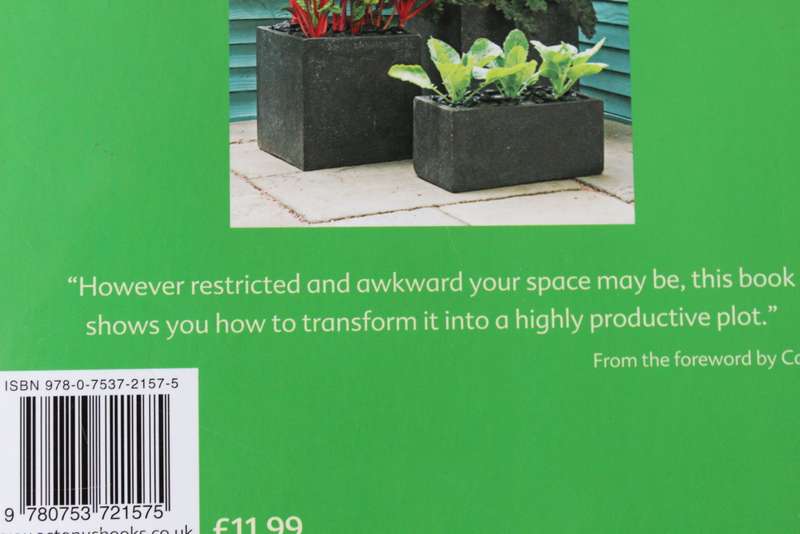 THE EDIBLE CONTAINER GARDEN. Michael Guerra.