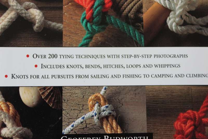 THE ULTIMATE ENCYCLOPEDIA OF KNOTS & ROPEWORK. Geoffrey Budworth.
