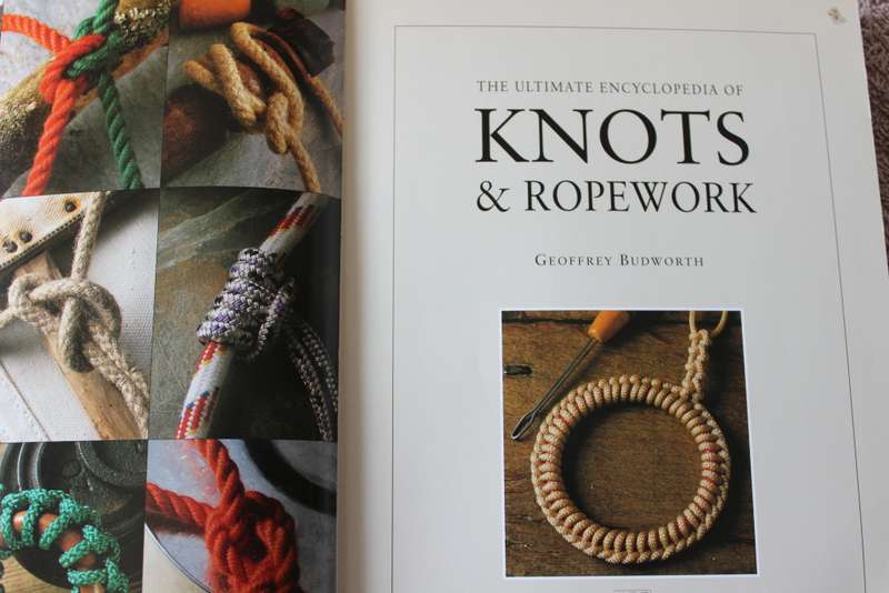THE ULTIMATE ENCYCLOPEDIA OF KNOTS & ROPEWORK. Geoffrey Budworth.
