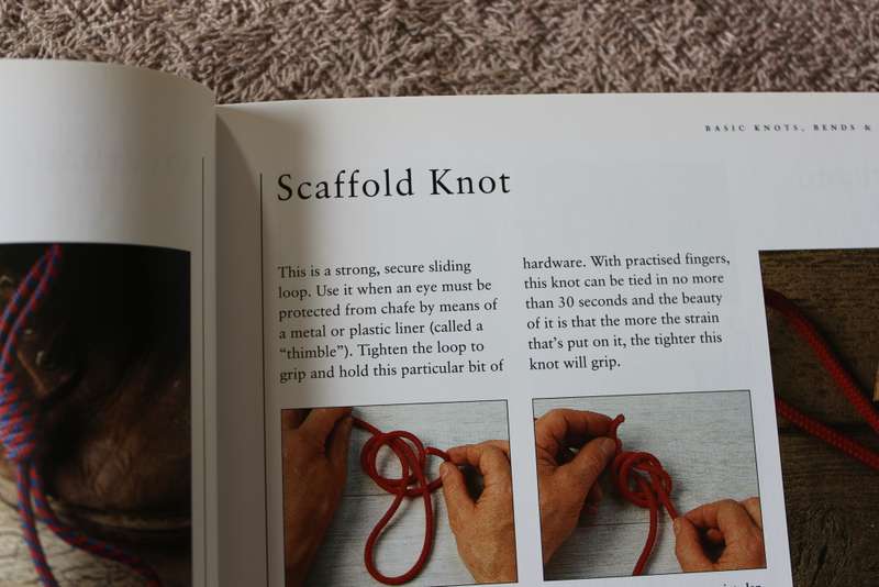 THE ULTIMATE ENCYCLOPEDIA OF KNOTS & ROPEWORK. Geoffrey Budworth.
