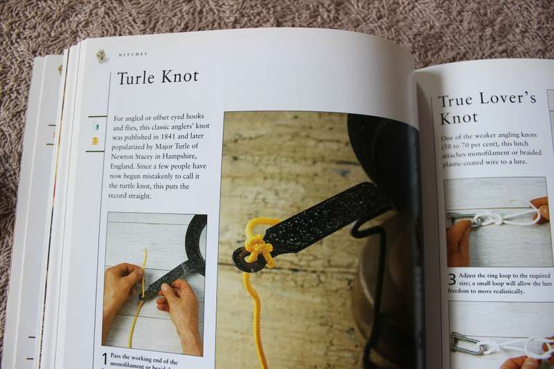 THE ULTIMATE ENCYCLOPEDIA OF KNOTS & ROPEWORK. Geoffrey Budworth.